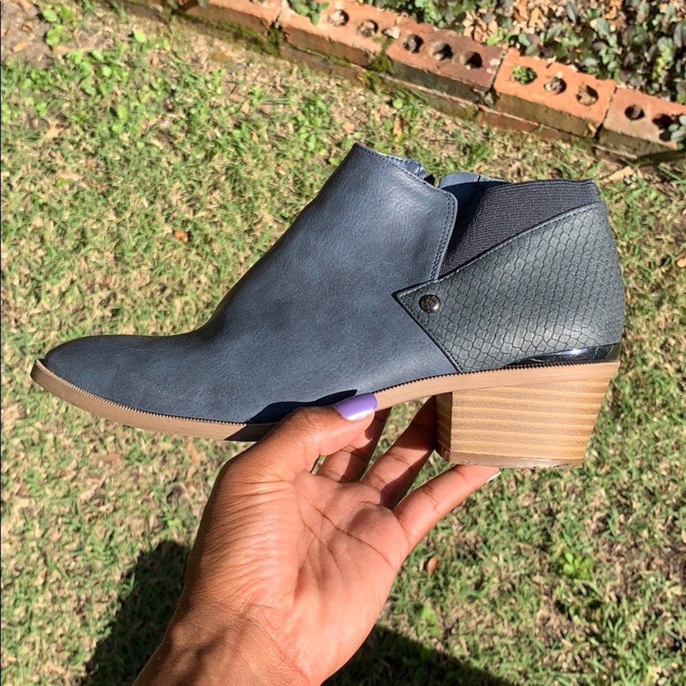 Blue Vera Wang Simply Vera ankle boots